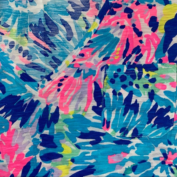 Lilly Pulitzer | "Dive In" Meredith V-Neck Tshirt - Picture 3 of 5